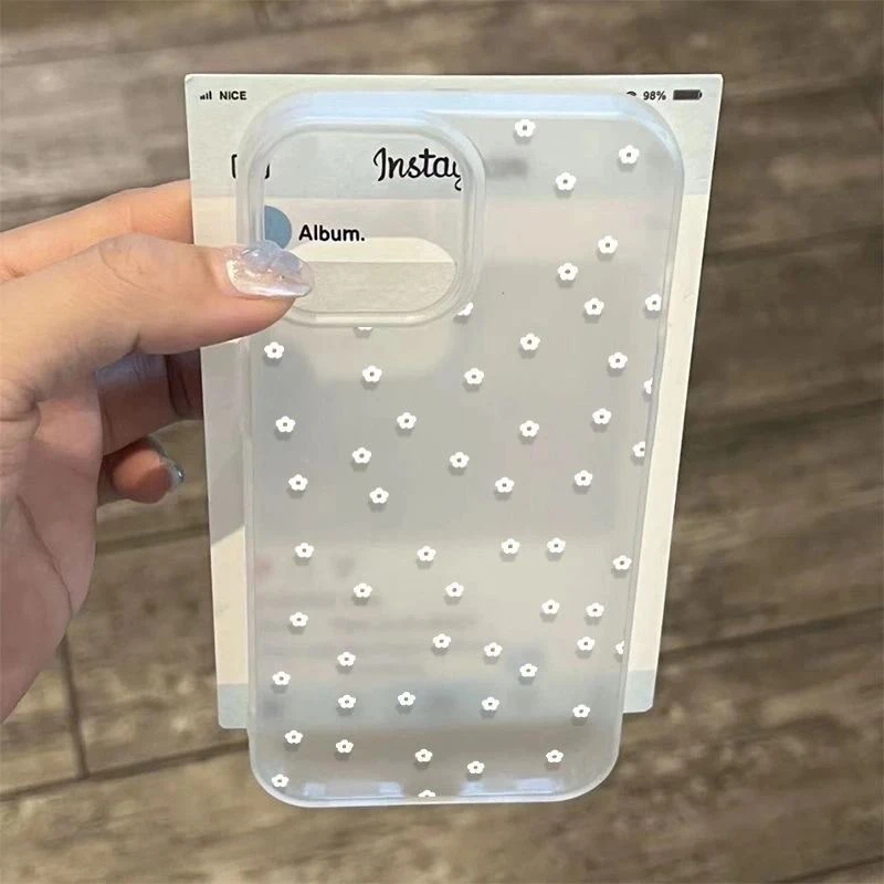 简约小白花磨砂壳适用于iphone16Epromax苹果手机壳全包大孔软壳