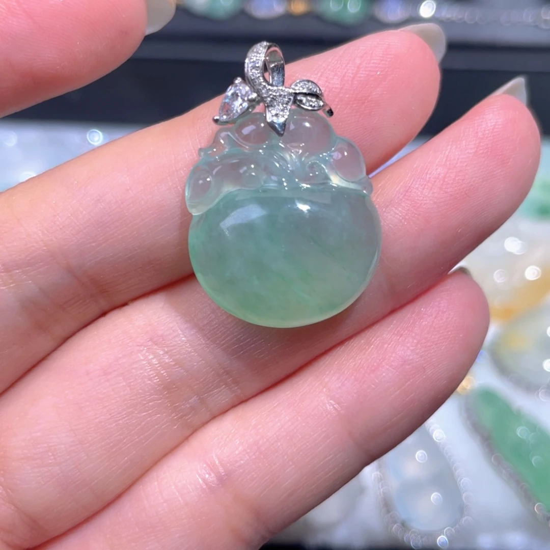 颈饰18K金镶嵌翡翠翡翠