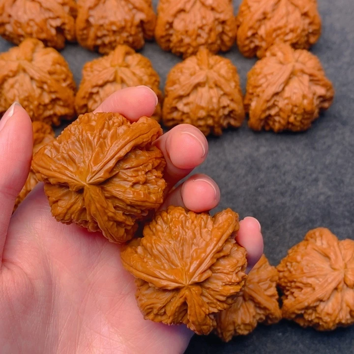 森***情文玩核桃吊坠白奔