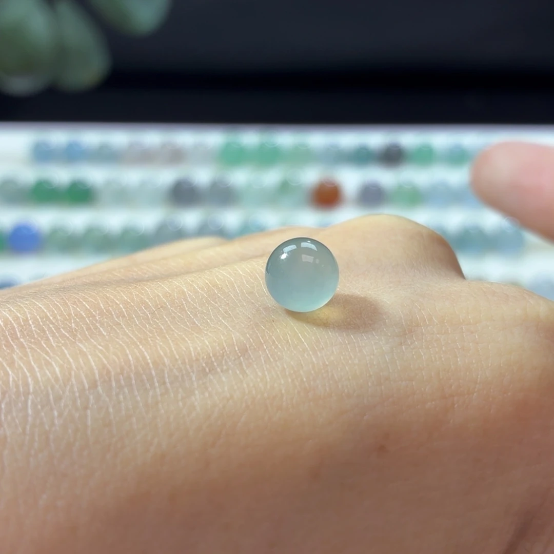 定制翡翠未镶嵌卡7.7蓝胶珠