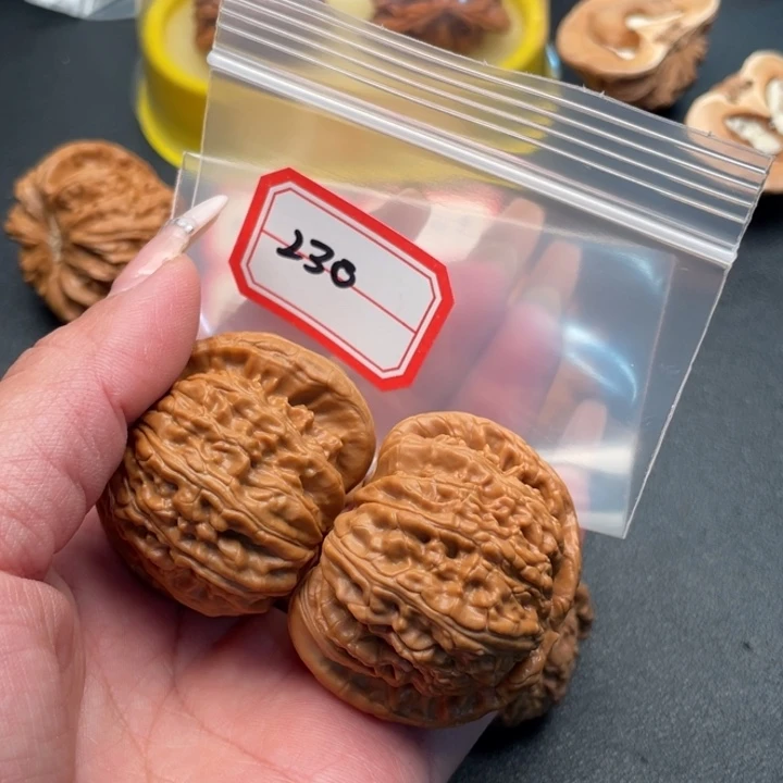 不***乐文玩核桃把件白狮子