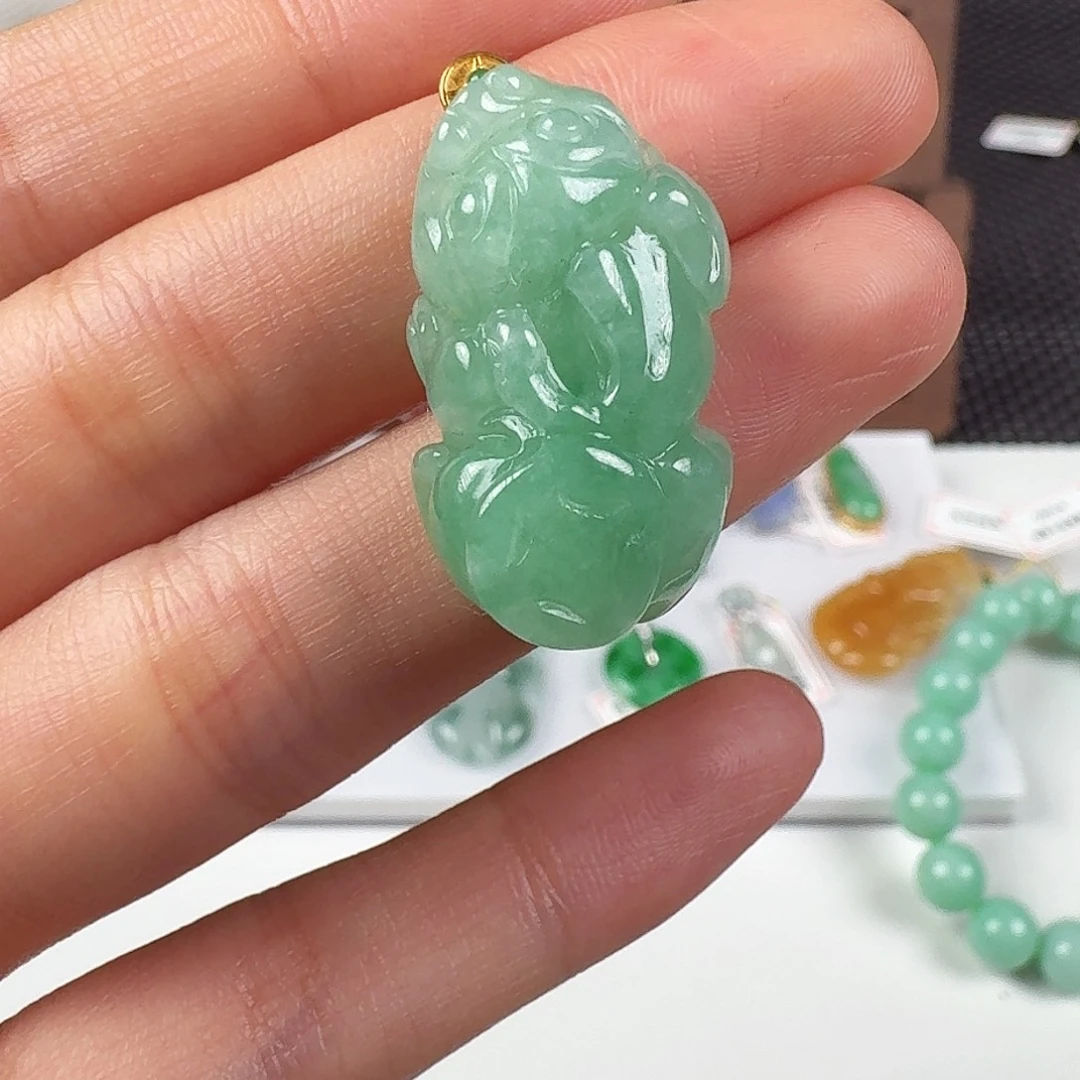 翡翠18K金镶嵌颈饰