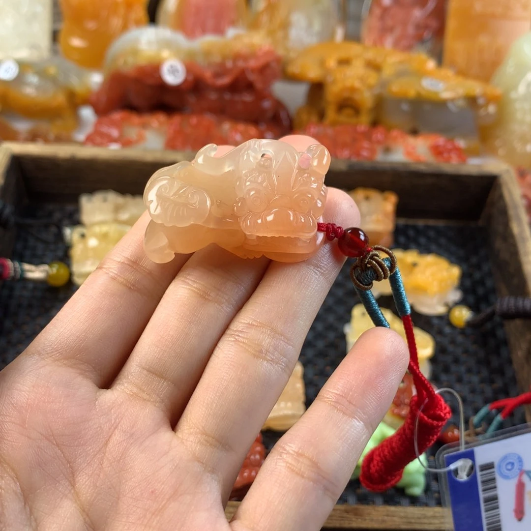 石英质玉（黄龙玉）未镶嵌挂件懒**你