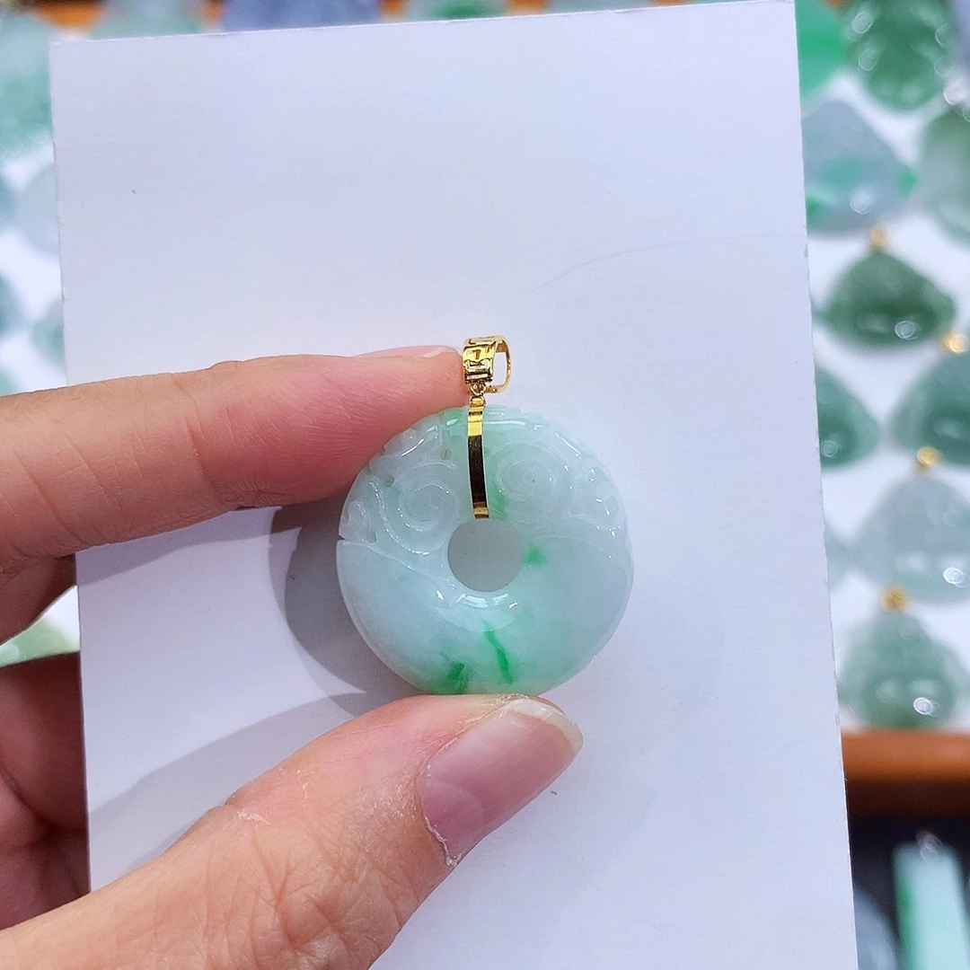 翡翠18K金镶嵌颈饰翡翠吊坠