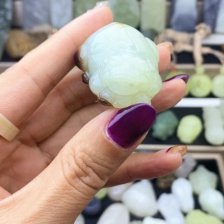 和田玉未镶嵌颈饰且末蓝带糖貔貅可手把可吊坠