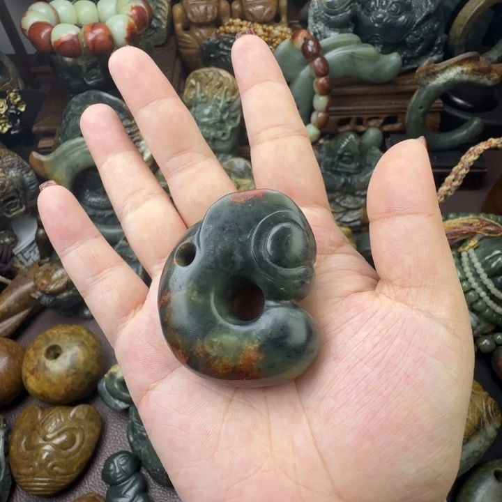 透闪石质玉未镶嵌珠宝奇石