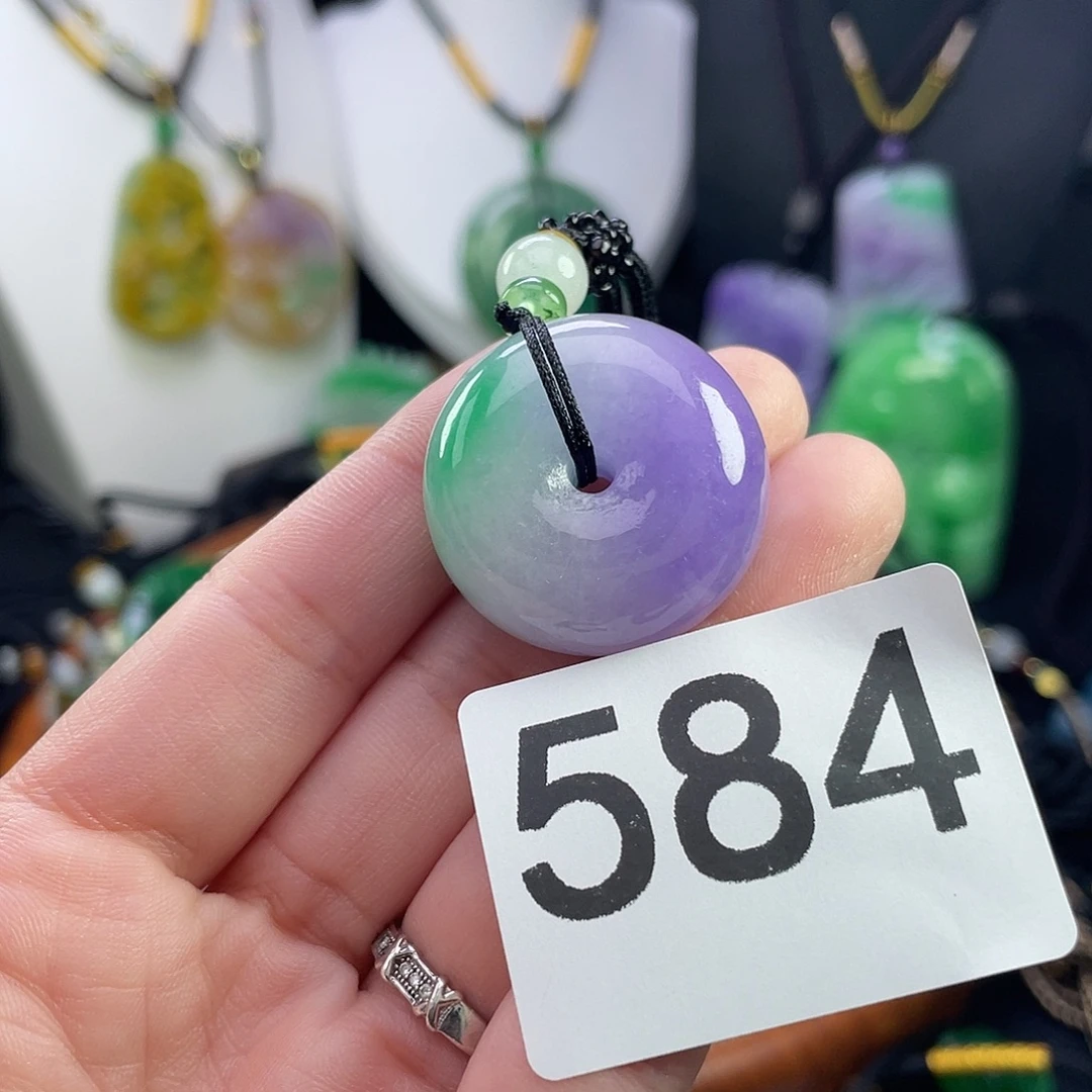 翡翠未镶嵌吊坠(赠链)