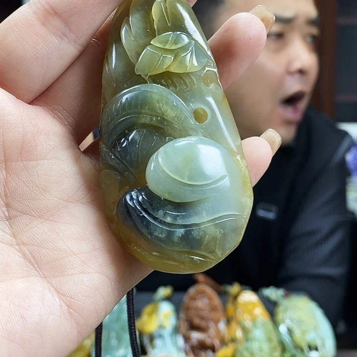 蛇纹石玉吊坠未镶嵌