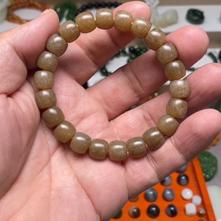 薛***生和田玉未镶嵌手链