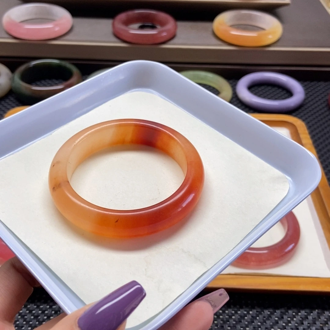 未镶嵌手镯石英岩玉