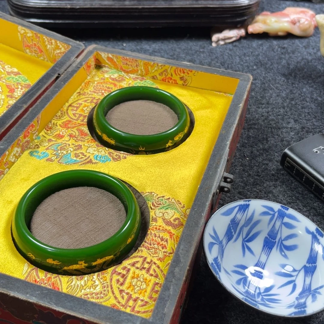 详***？瓷片精美手工瓷瓶