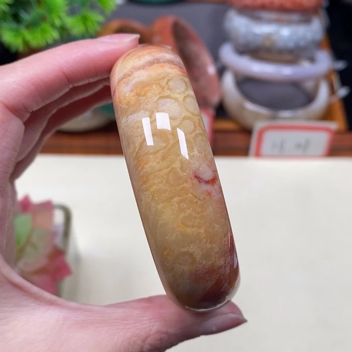 硅化珊瑚（珊瑚玉）手镯未镶嵌乐**?