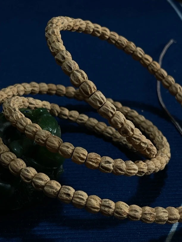 柏香籽108长串深坑顺纹直切A140