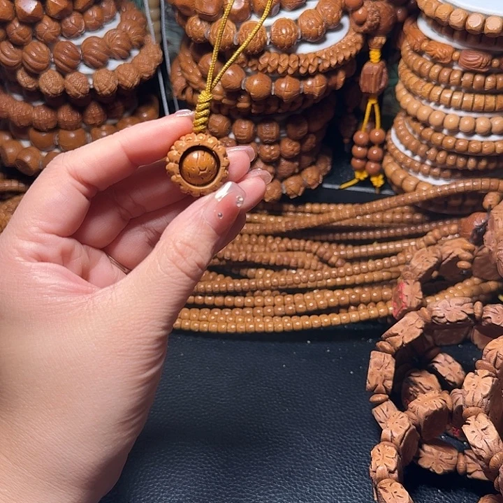 手串桃核时来运转