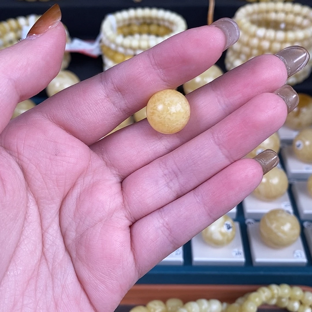 四***店蜜蜡未镶嵌珠宝奇石