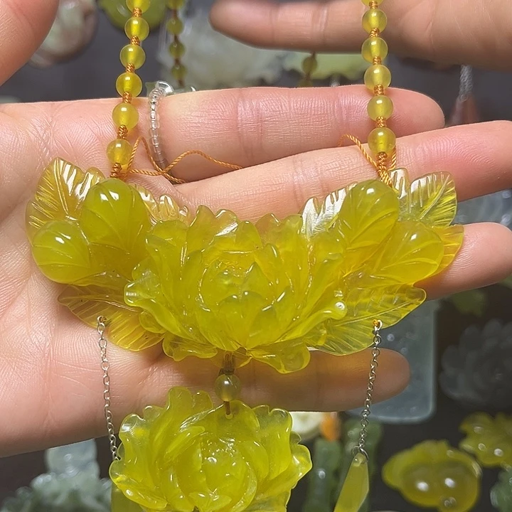 蛇纹石玉未镶嵌颈饰