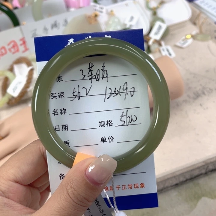 和田玉未镶嵌手镯