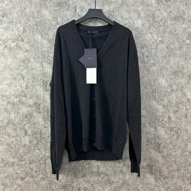 未使用 Prada/普拉达 PradaV领灰色开衫
