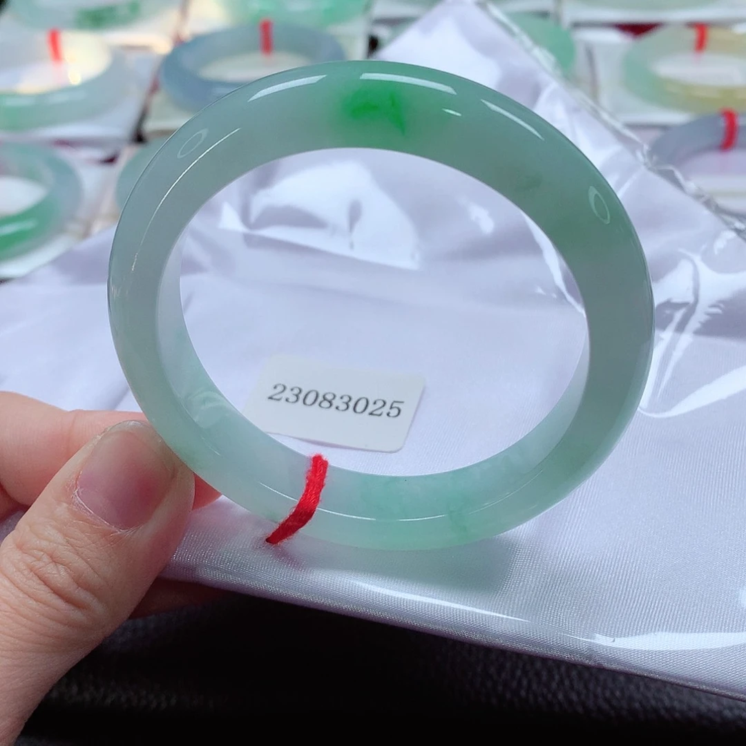 翡翠手镯未镶嵌天然A货翡翠