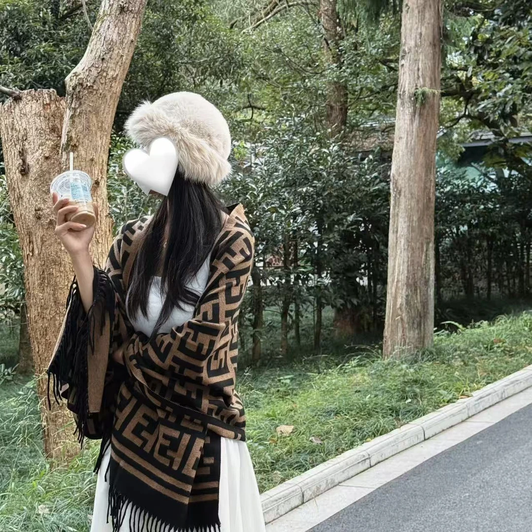 随机围巾一条或者帽子一顶