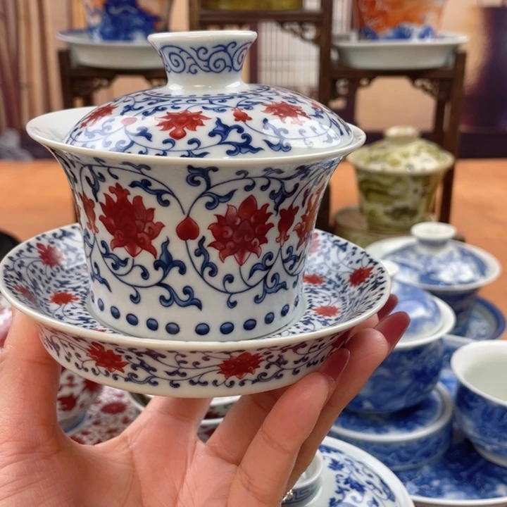 摆件陶釉里红缠枝莲马蹄盖碗