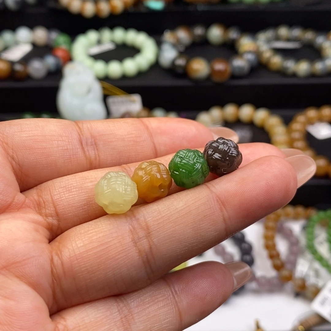 a***a和田玉未镶嵌颈饰