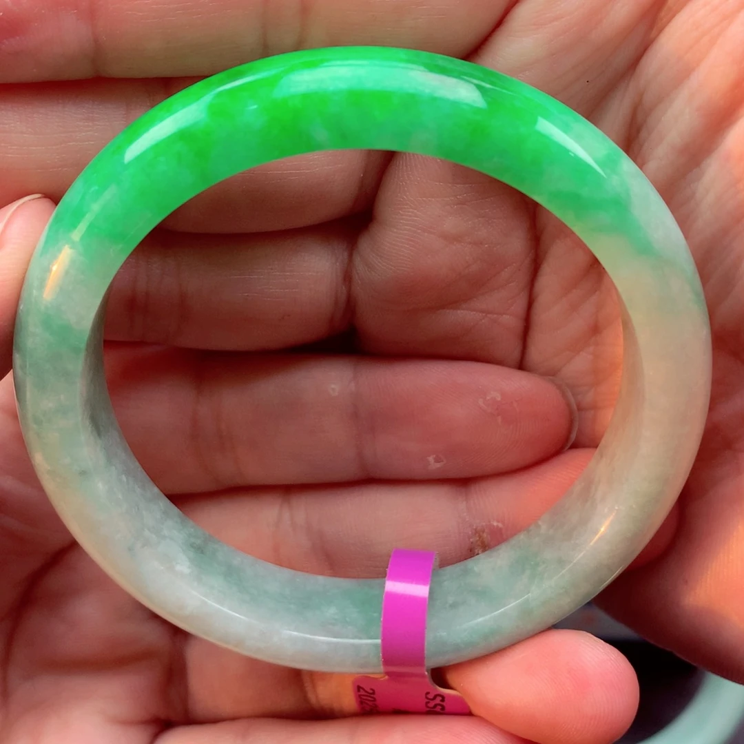 翡翠手镯未镶嵌宋****?缅甸翡翠