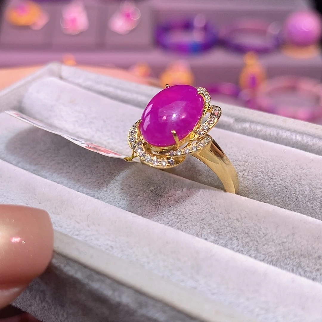 18K金镶嵌苏纪石（舒俱来）戒指