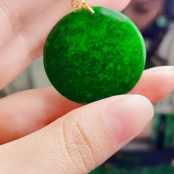 翡翠18K金镶嵌颈饰多样性