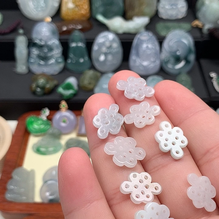 翡翠未镶嵌颈饰翡翠首饰