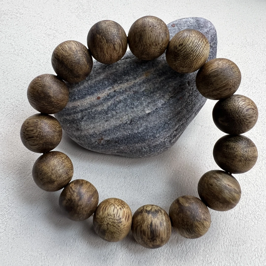 YH-087452沉香绿棋楠九九沉圆珠1.5单圈约16g