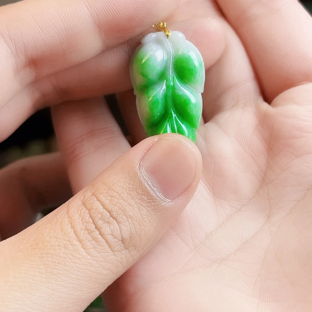 颈饰18K金镶嵌翡翠