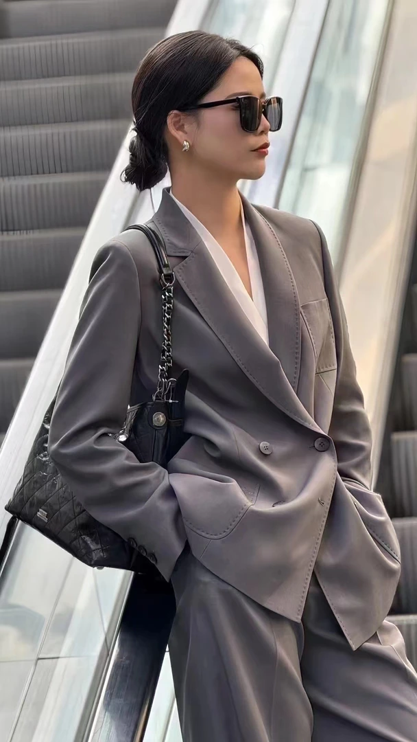 易缔媤/D43449西装通勤气质时尚休闲百搭小众双排扣