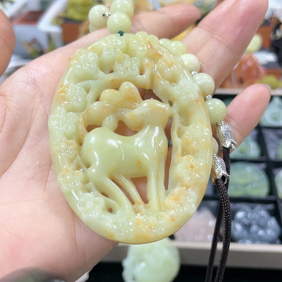 蛇纹石玉颈饰合金紫**?