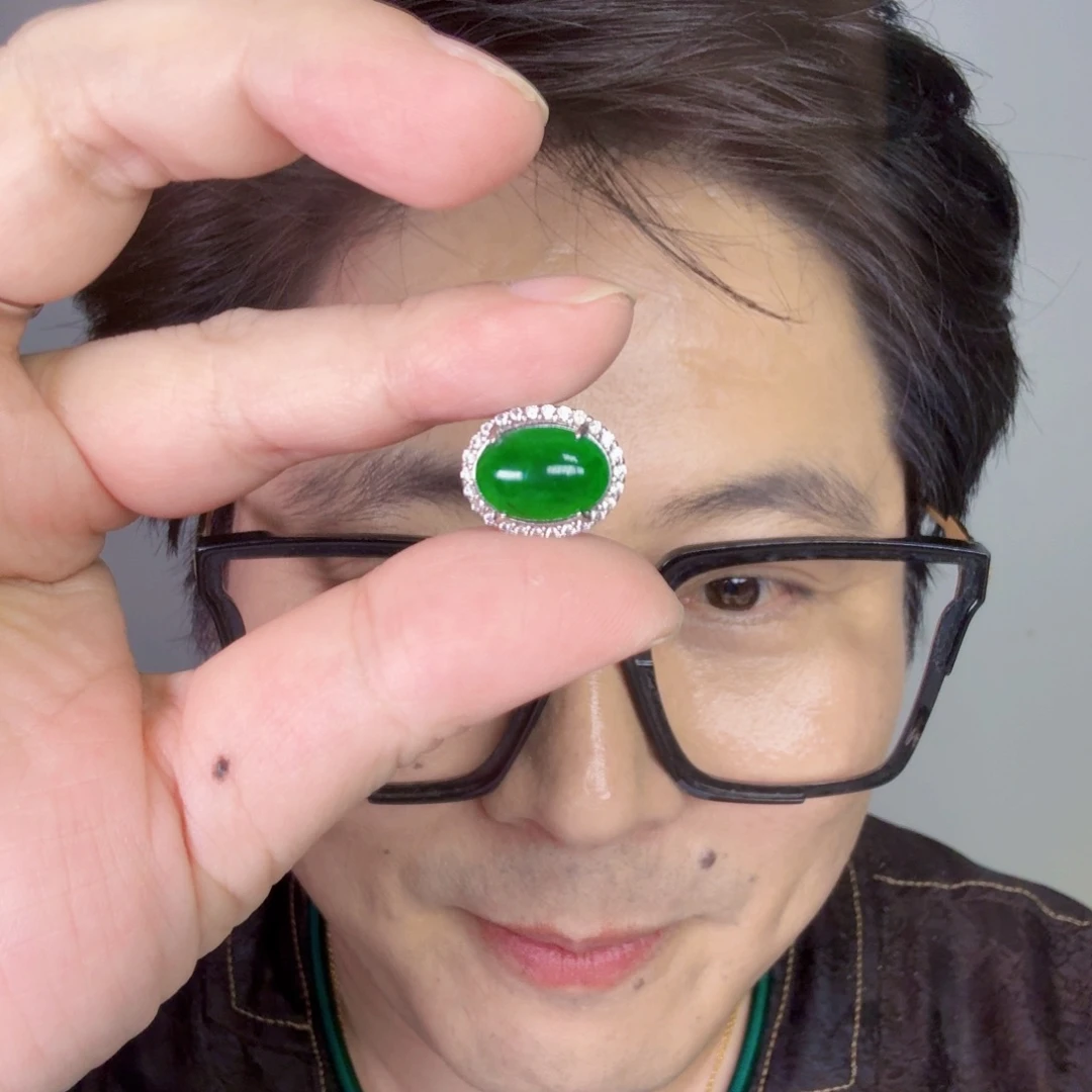 颈饰未镶嵌翡翠一件