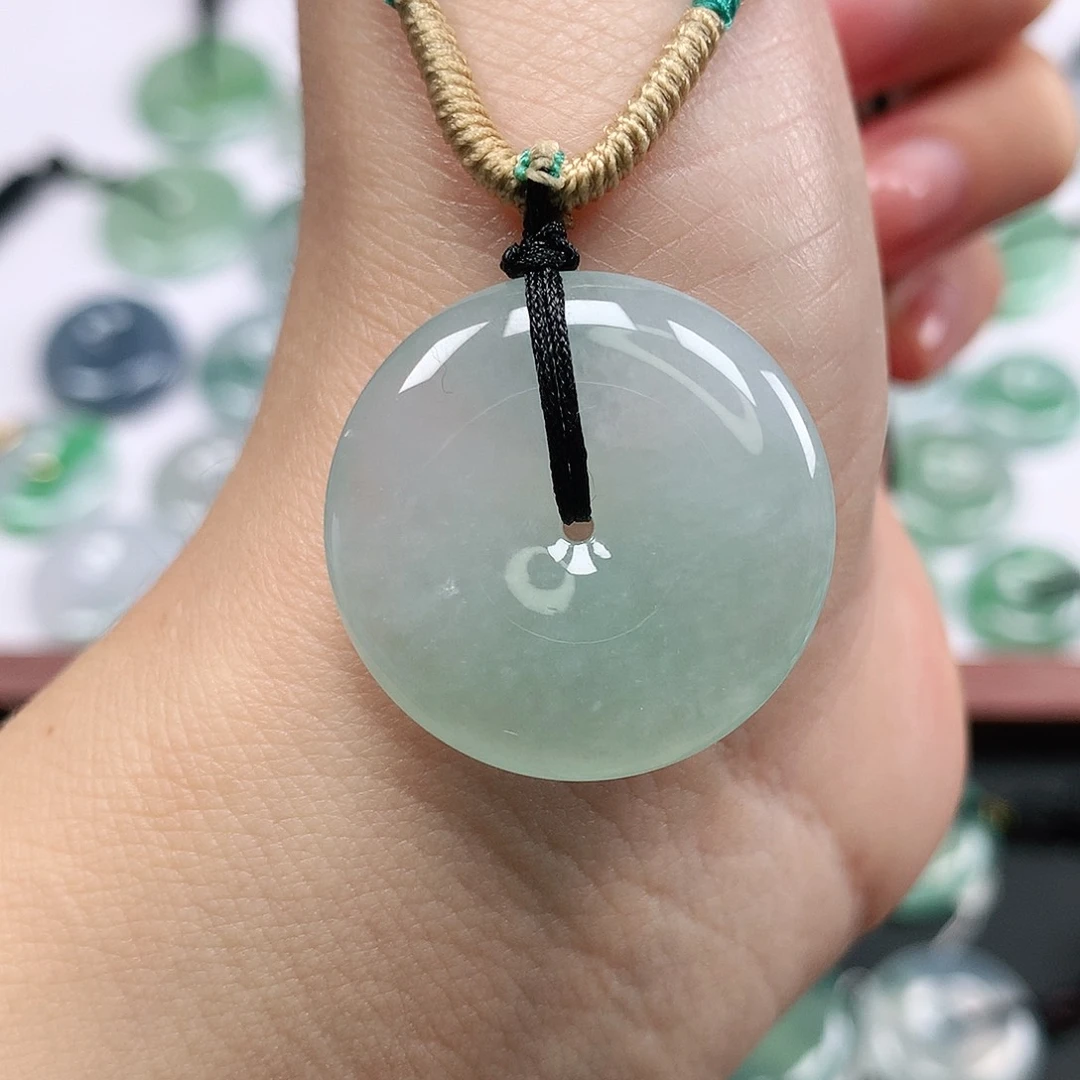 翡翠颈饰未镶嵌平安