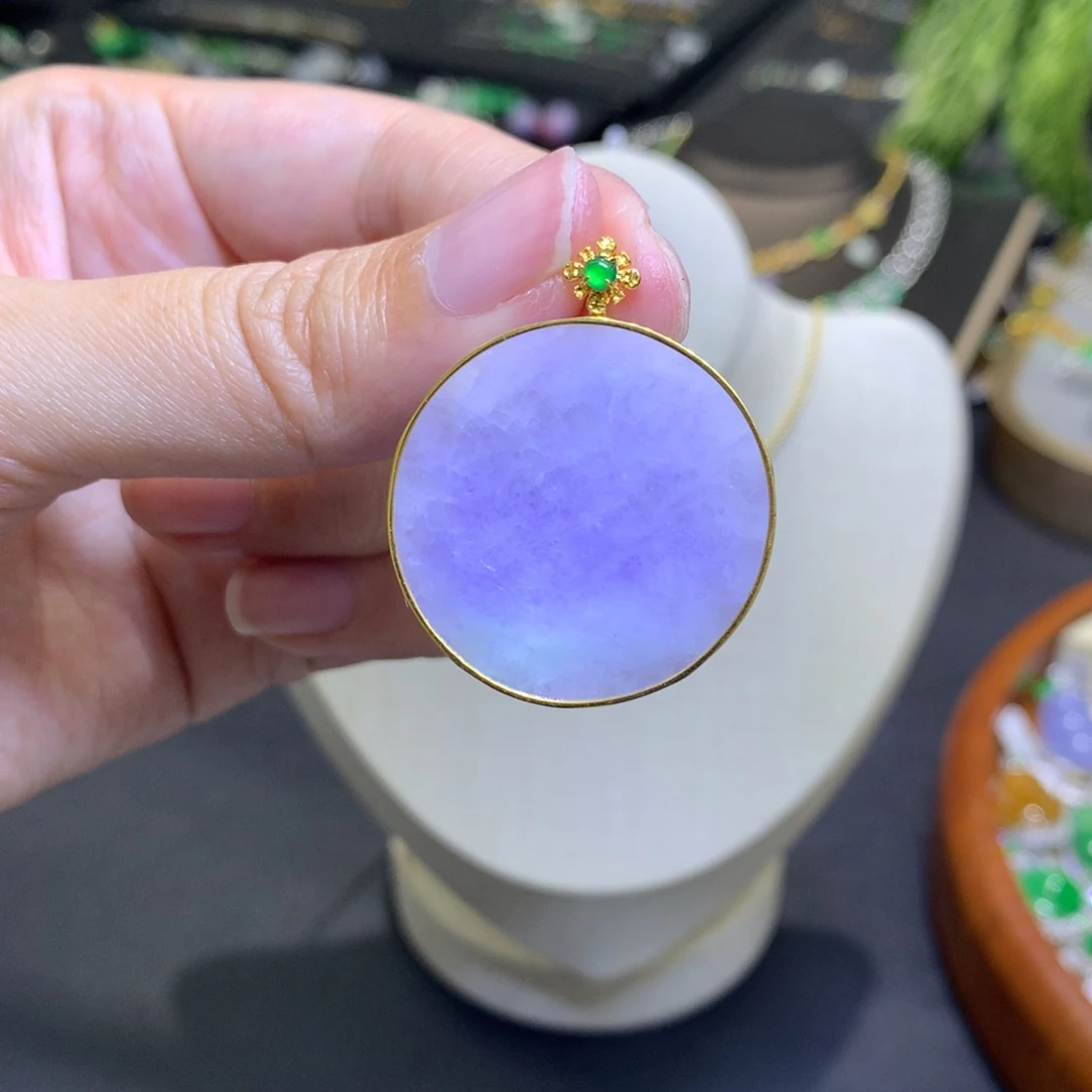 颈饰18K金镶嵌翡翠