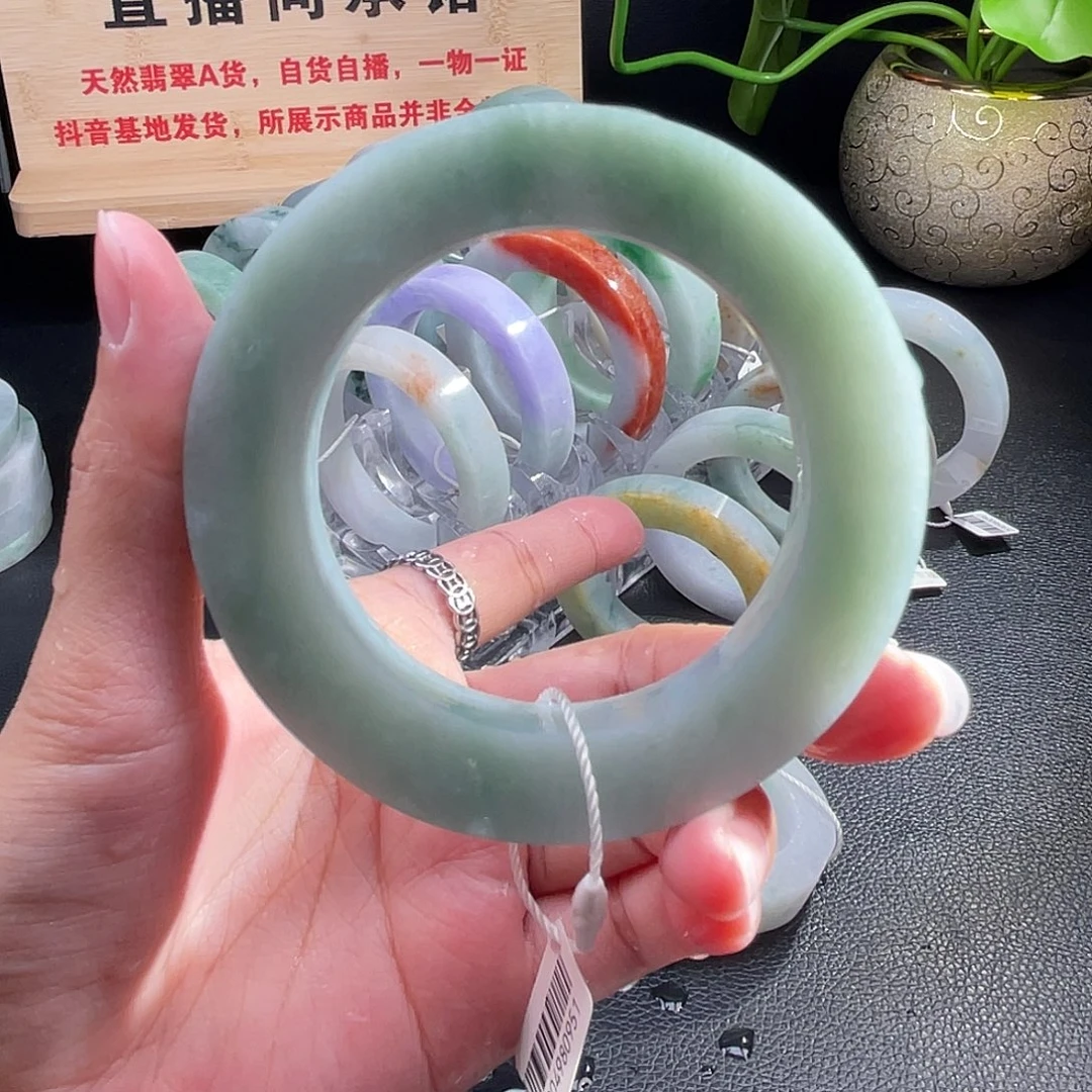 未镶嵌翡翠手镯定制翡翠