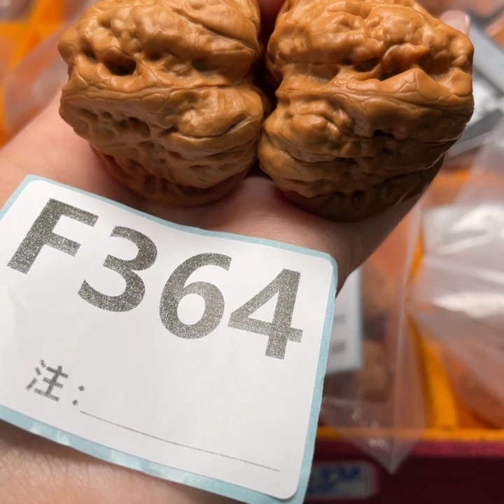 文玩核桃把件三角蹬腿四开42 44 33