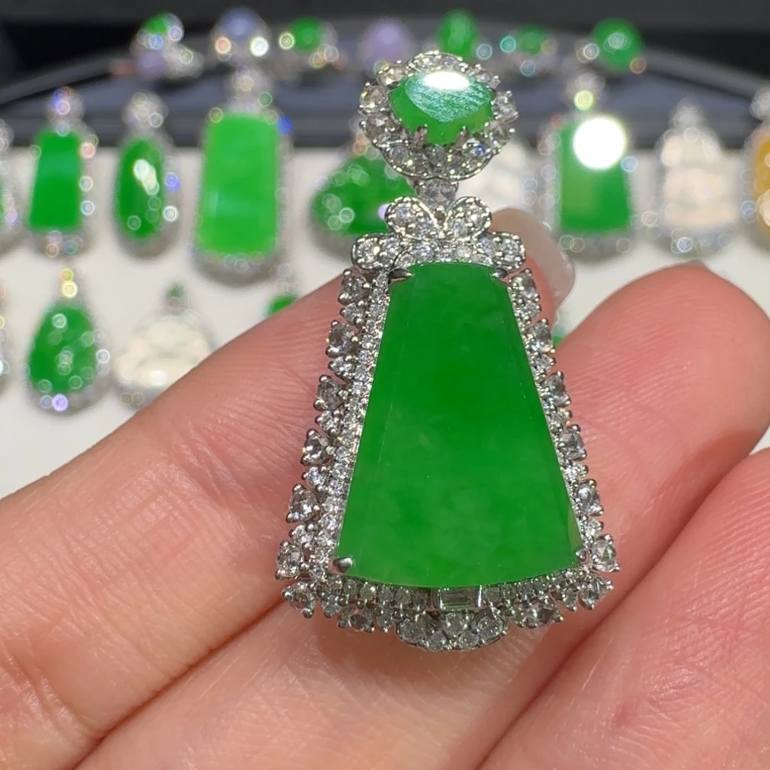 翡翠18K金镶嵌颈饰收到货48小时鉴赏期