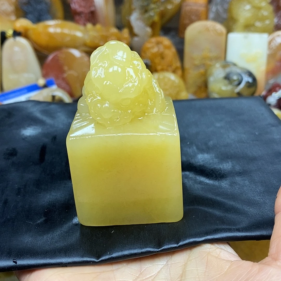 石英质玉（黄龙玉）颈饰未镶嵌