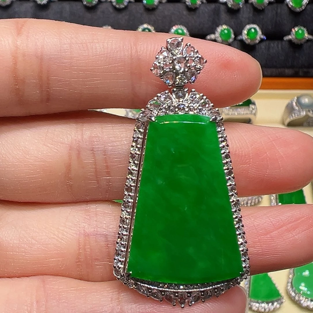 翡翠颈饰18K金镶嵌吊坠