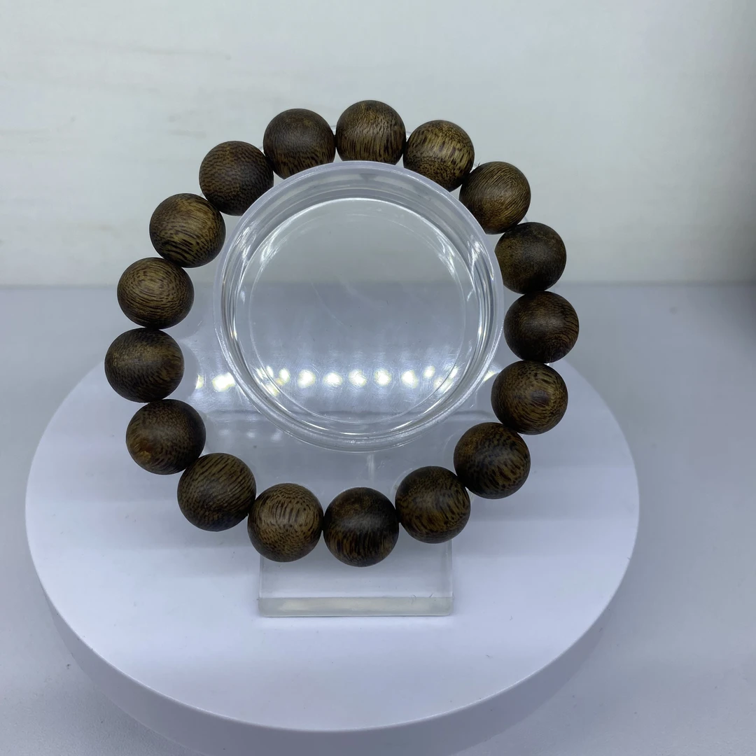 沉香手串，鹦歌绿棋。1.2圆珠单圈。多样性发1
