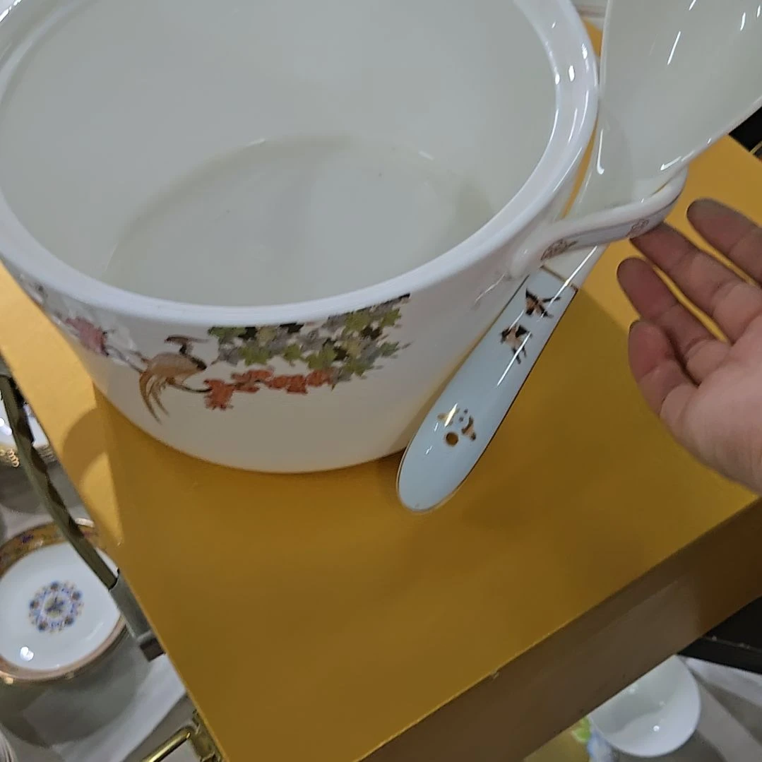 顺***水瓷片瑕疵无盖汤锅小缺一个汤勺一个6666