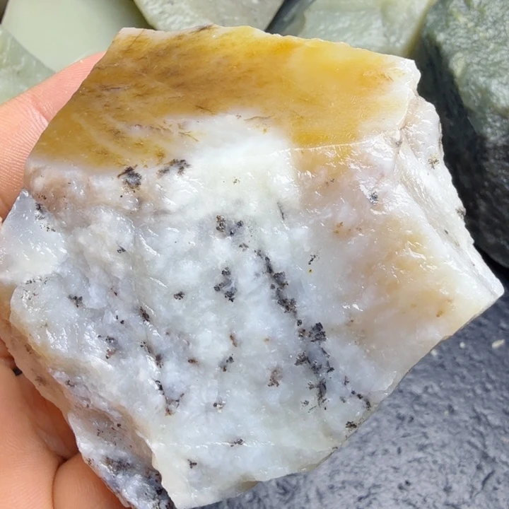 和田玉（糖玉）未镶嵌珠宝奇石