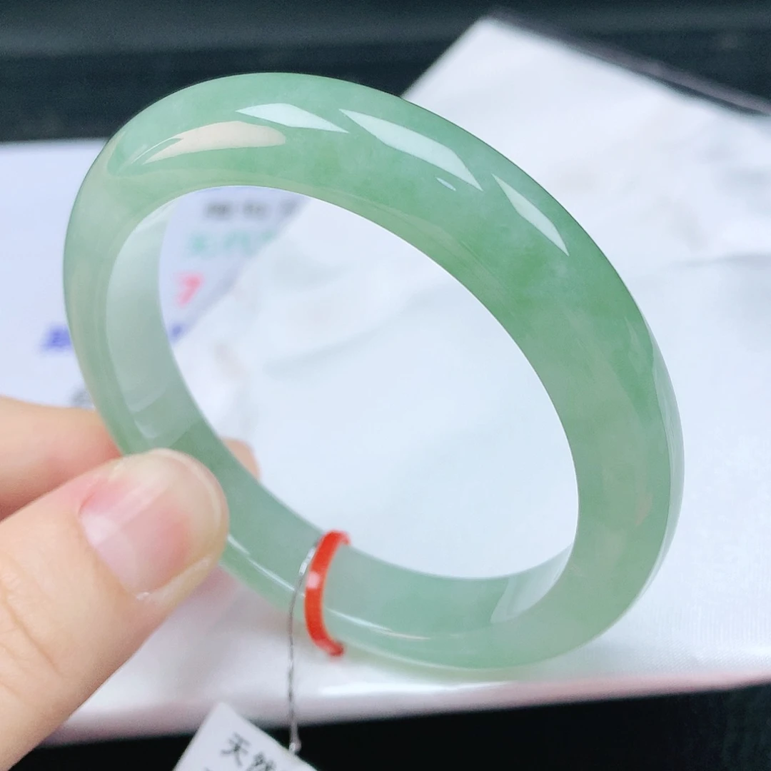 翡翠手镯未镶嵌52圈