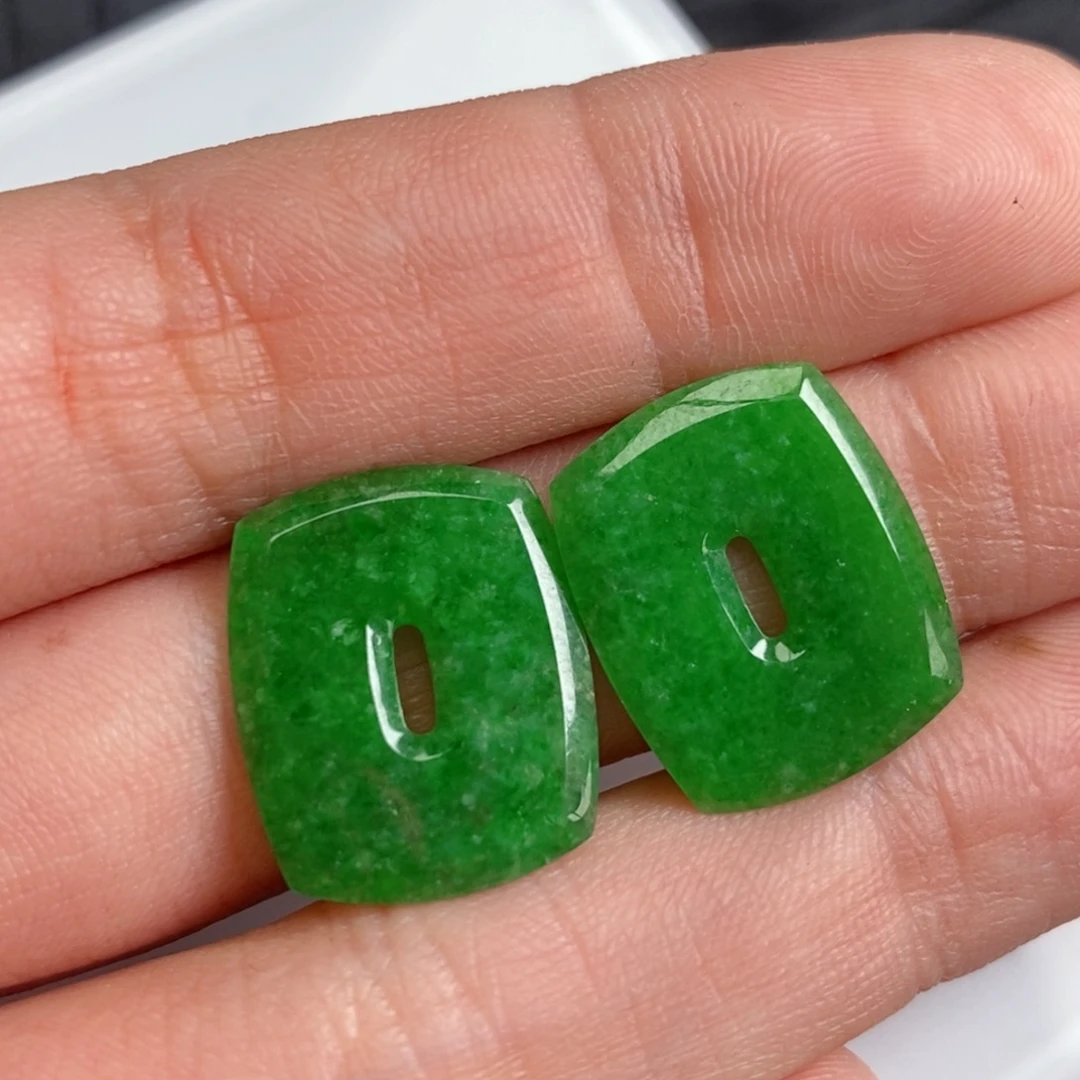 翡翠未镶嵌耳饰福贝