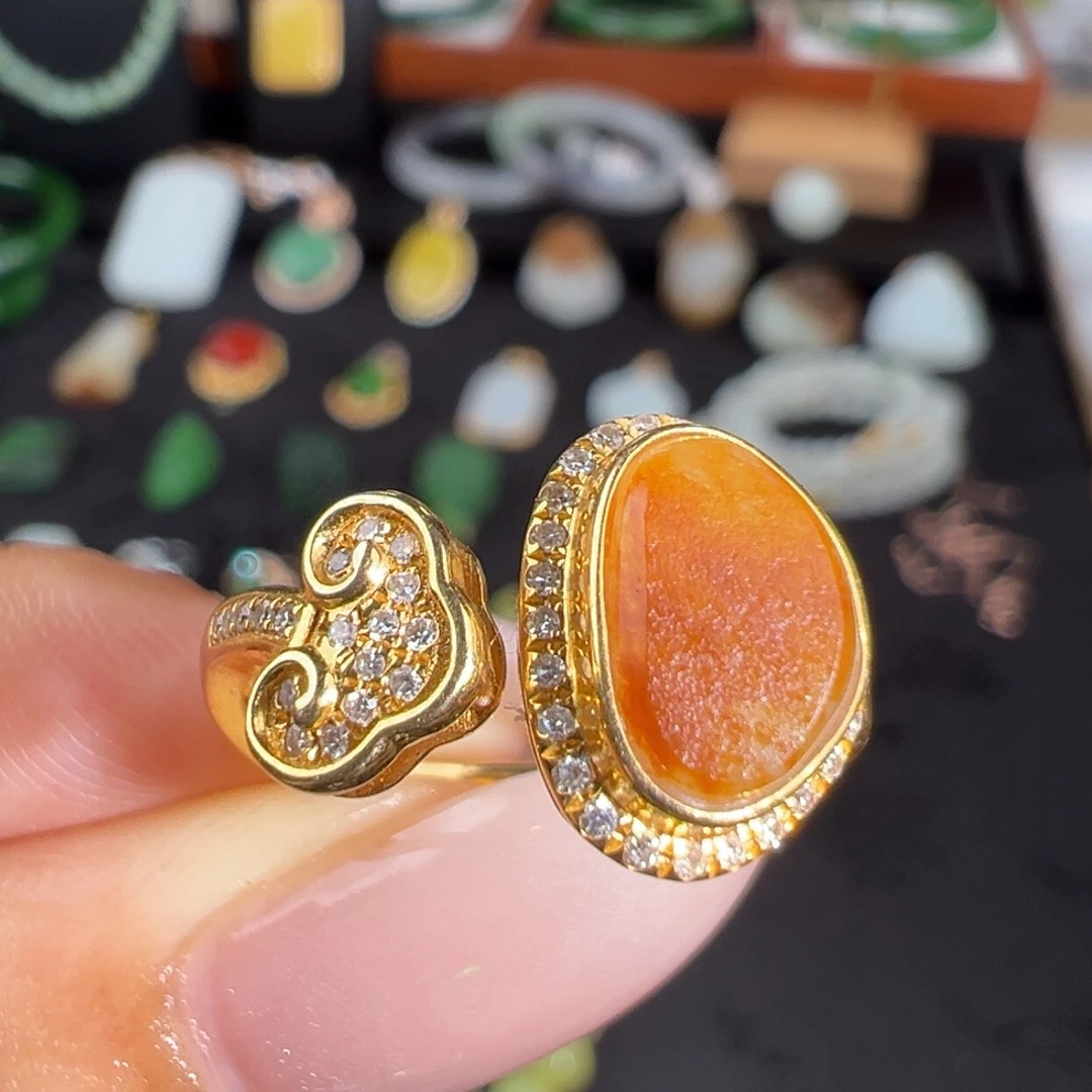 18K金镶嵌戒指和田玉红皮油润随型