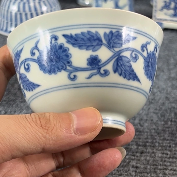正***戒摆件一对青花的小杯子