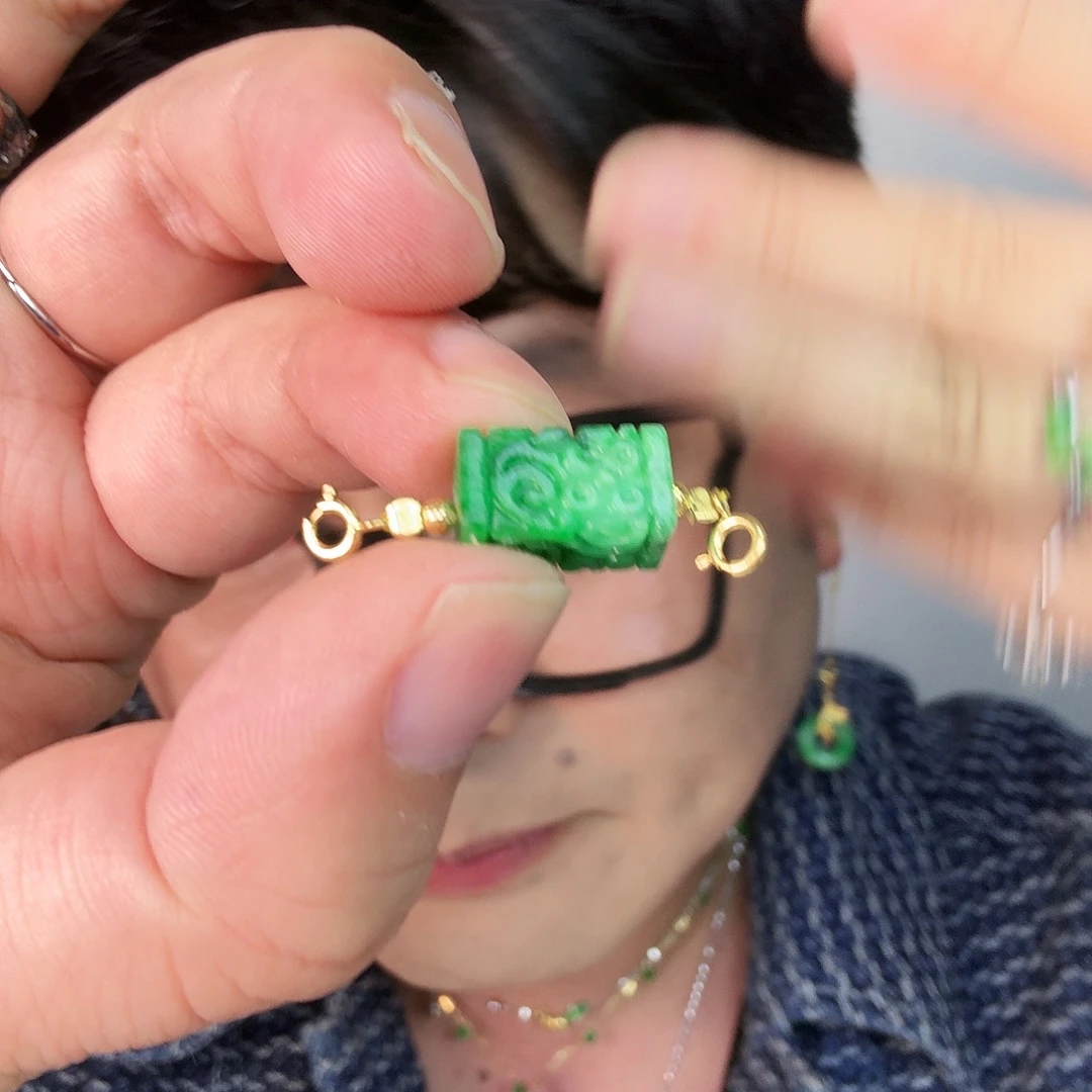 翡翠18K金镶嵌颈饰一件